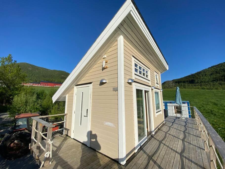 Minihus Med Drommeutsikt Til Sunnmorsalpene Apartment Aure  Exterior photo